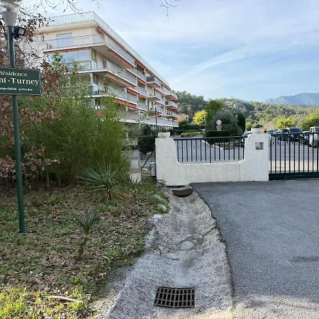 T2 Lumineux Avec Piscine Et A Pieds A * Mandelieu