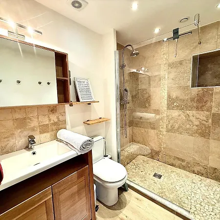 Apartamento T2 Lumineux Avec Piscine Et A Pieds A