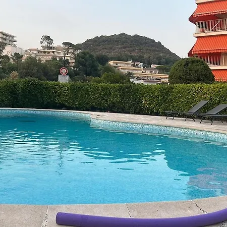 T2 Lumineux Avec Piscine Et à Pied à *