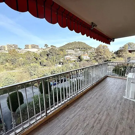 T2 Lumineux Avec Piscine Et A Pieds A Apartament Mandelieu